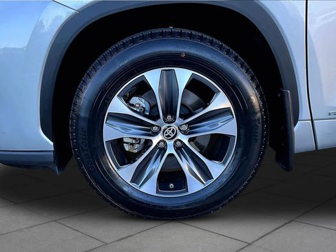 Used 2022 Toyota Highlander XLE image 10