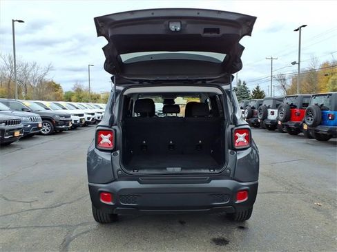 Certified 2023 Jeep Renegade Latitude image 14