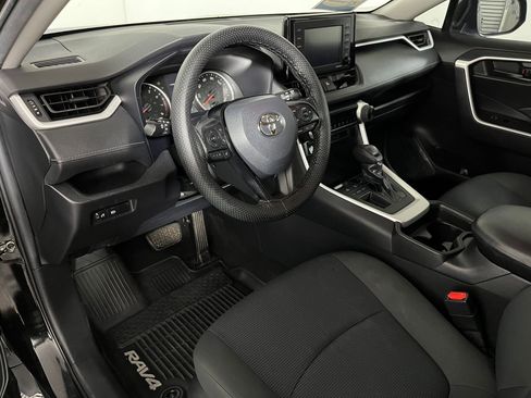 Used 2021 Toyota RAV4 LE image 3