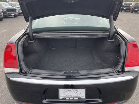 Used 2017 Chrysler 300 C image 33
