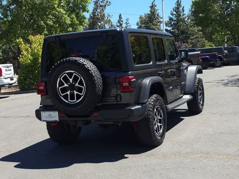 Used 2024 Jeep Wrangler Unlimited Rubicon w/ Technology Group AWD/4WD image 8