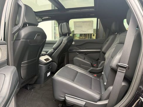 New 2026 Lincoln Navigator Reserve AWD/4WD image 6