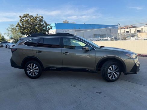 Used 2022 Subaru Outback Premium AWD/4WD image 4