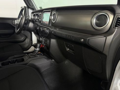 Used 2022 Jeep Wrangler Unlimited Rubicon 4xe w/ Cold Weather Group AWD/4WD image 33