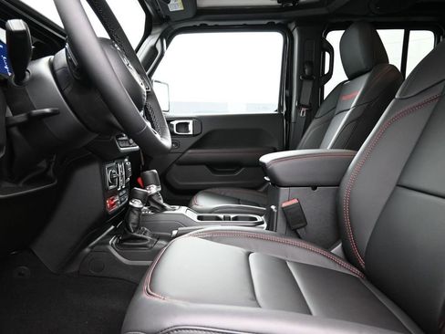 New 2025 Jeep Gladiator Rubicon w/ Convenience Group image 13