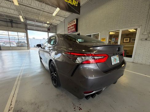 Used 2023 Toyota Camry XSE FWD image 5