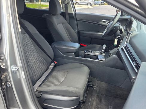 Used 2025 Kia Sportage LX FWD image 16