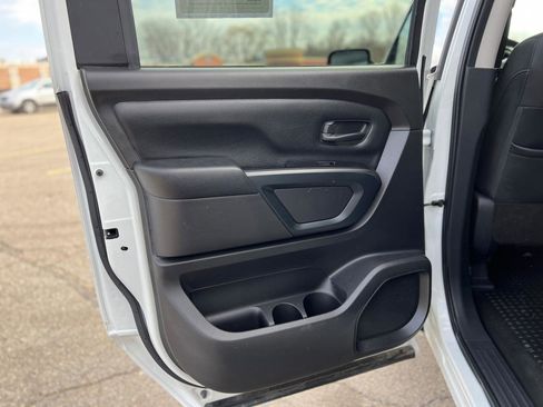 Used 2019 Nissan Titan S image 35