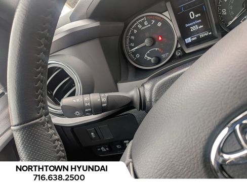 Used 2023 Toyota Tacoma TRD Off-Road image 27