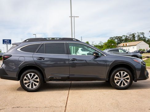 Used 2025 Subaru Outback Premium AWD/4WD image 19