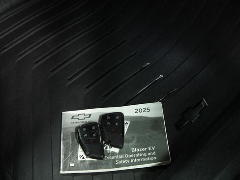 Used 2025 Chevrolet Blazer EV RS AWD/4WD image 20