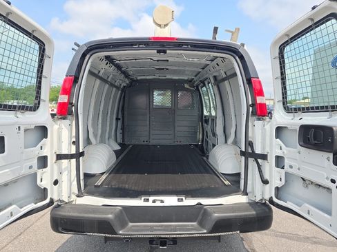 Used 2015 Chevrolet Express 2500 RWD image 11