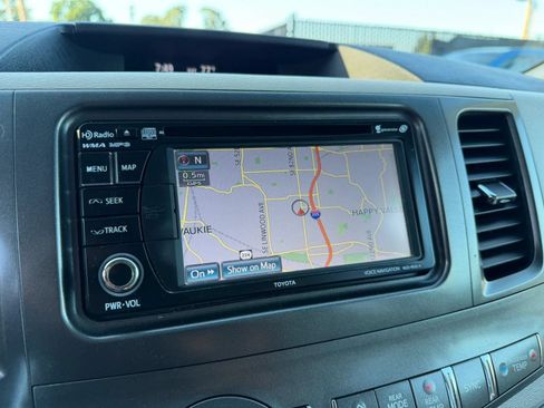 Used 2013 Toyota Sienna LE w/ Towing Pkg AWD/4WD image 18
