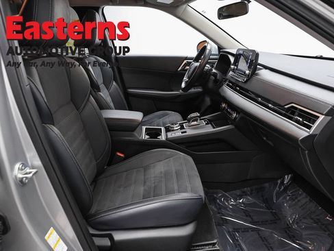 Used 2024 Mitsubishi Outlander SE AWD/4WD image 23