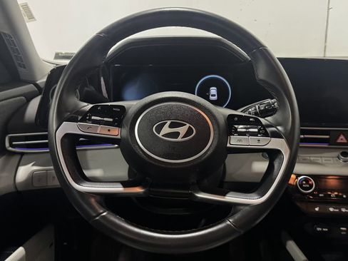 Used 2025 Hyundai Elantra Limited FWD image 4