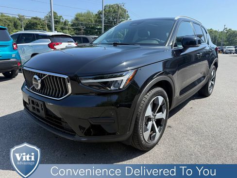 Used 2025 Volvo XC40 B5 Core w/ Protection Package Premier AWD/4WD image 4