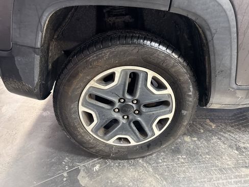 Used 2016 Jeep Renegade Trailhawk image 15