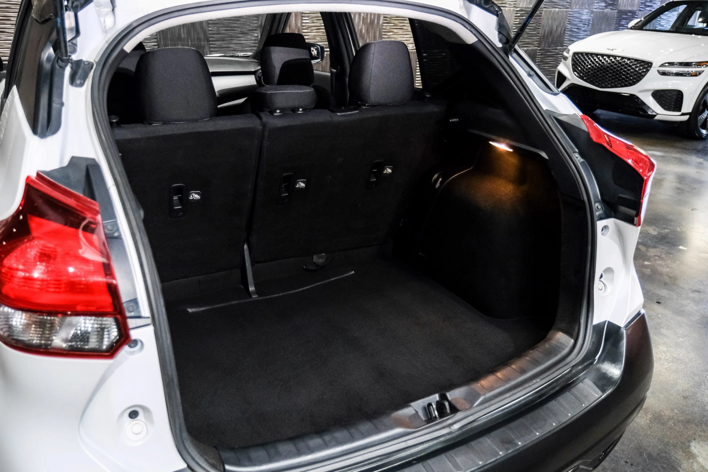 Used 2018 Nissan Kicks SV FWD image 42