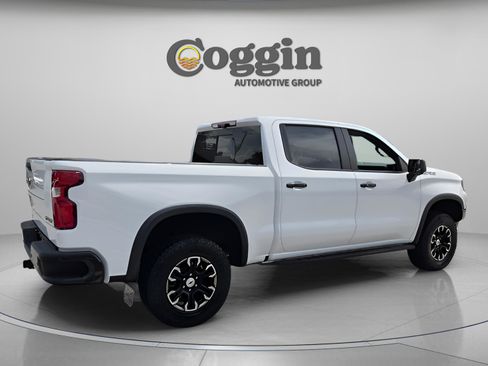 Used 2023 Chevrolet Silverado 1500 ZR2 w/ Technology Package AWD/4WD image 5