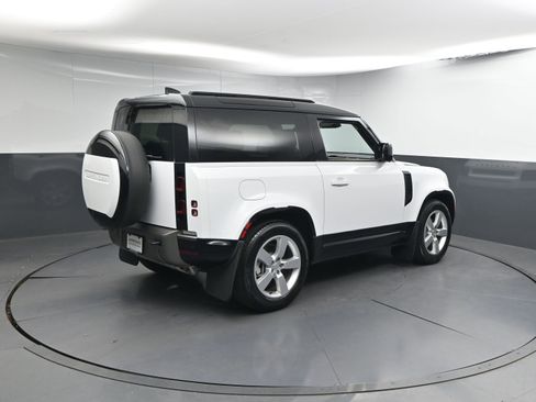 Used 2024 Land Rover Defender 90 X-Dynamic SE image 24