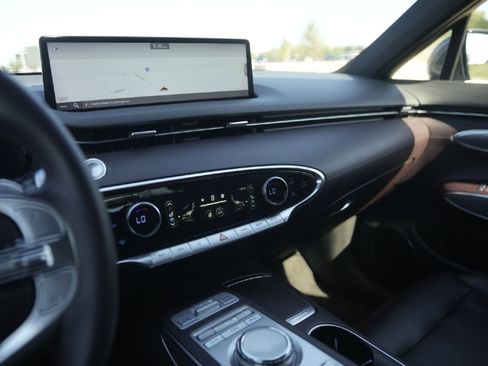 Used 2022 Genesis GV70 2.5T w/ Advanced Package image 16