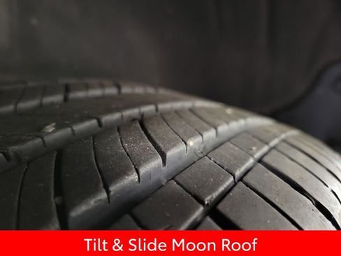 Used 2023 Toyota RAV4 XLE Premium image 11