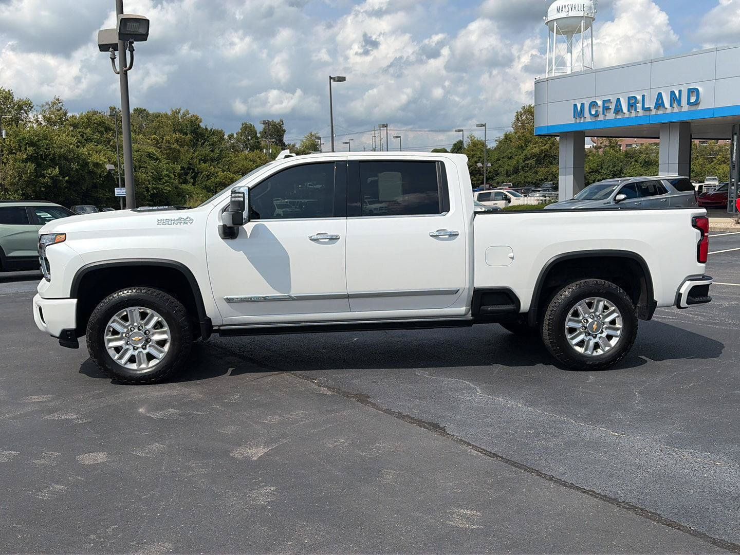 Used 2025 Chevrolet Silverado 2500 High Country w/ Technology Package AWD/4WD image 2