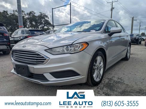 Used 2018 Ford Fusion SE w/ Fusion SE Technology Package FWD image 7