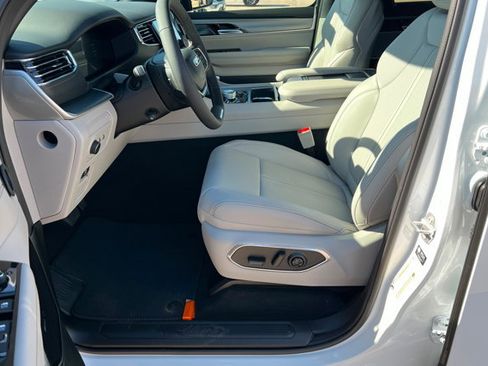 New 2026 Jeep Grand Wagoneer Limited AWD/4WD image 17