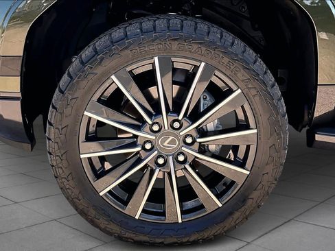Used 2025 Lexus GX 550 w/ Accessory Package (Z1) image 11
