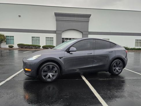 Used 2020 Tesla Model Y Long Range image 10