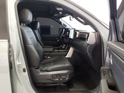 Used 2025 Toyota Tundra Limited AWD/4WD image 16