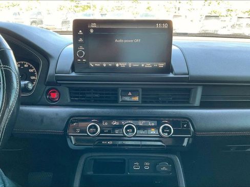 Used 2025 Honda Pilot TrailSport image 23