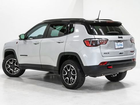 Used 2025 Jeep Compass Trailhawk AWD/4WD image 30