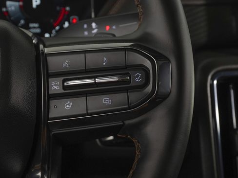 Used 2025 GMC Yukon AT4 w/ AT4 Premium Plus Package AWD/4WD image 23