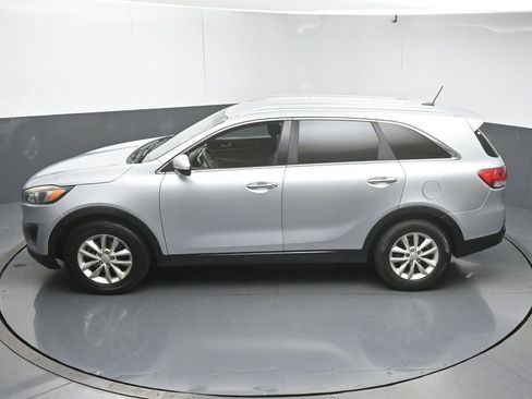 Used 2016 Kia Sorento LX image 44