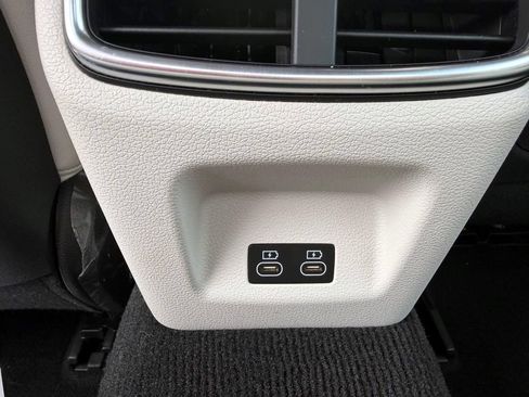 Certified 2025 Genesis G70 2.5T AWD/4WD image 12