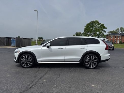 Used 2025 Volvo V60 B5 Cross Country Ultra w/ Climate Package AWD/4WD image 4