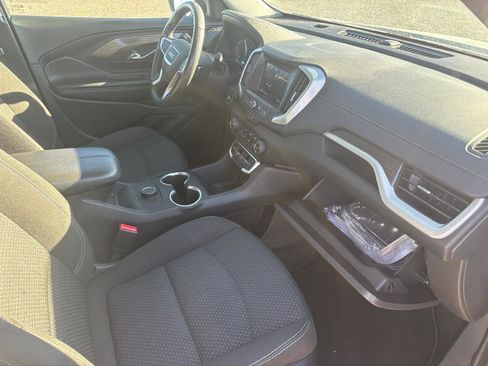 Used 2024 GMC Terrain SLE image 28