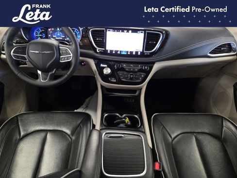 Used 2023 Chrysler Pacifica Limited image 17