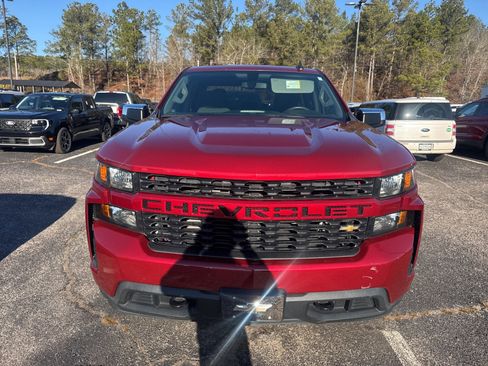 Used 2020 Chevrolet Silverado 1500 Custom w/ Custom Value Package image 2