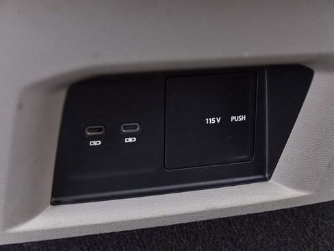 Used 2023 Volkswagen Atlas SE w/ Panoramic Sunroof Package FWD image 24