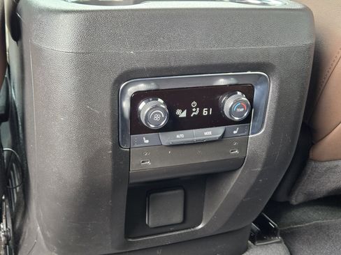 Used 2025 Chevrolet Suburban High Country RWD image 19