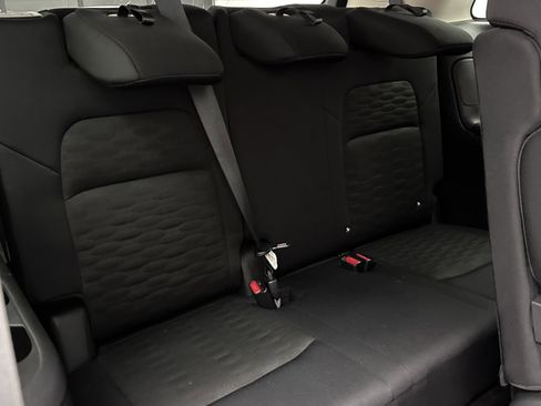 Used 2025 Nissan Pathfinder SV FWD image 33