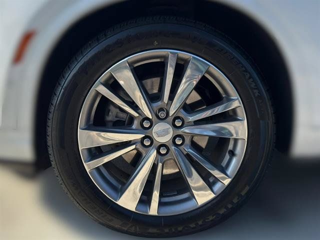 Used 2022 Cadillac XT6 Premium Luxury w/ Technology Package FWD image 4