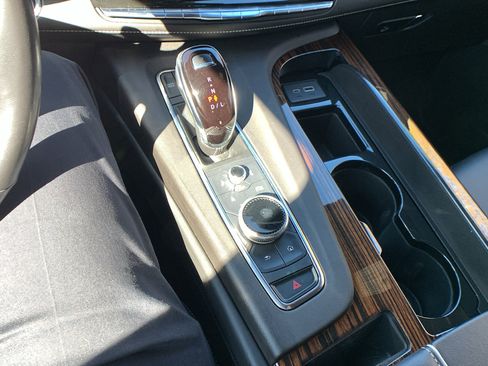 Used 2022 Cadillac Escalade Luxury image 17