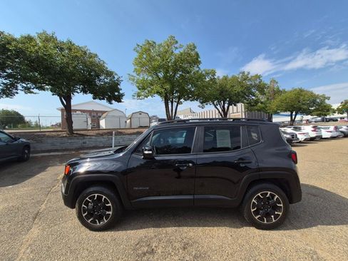 Used 2023 Jeep Renegade Latitude AWD/4WD image 9