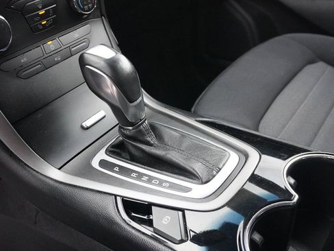 Used 2018 Ford Edge SE image 44