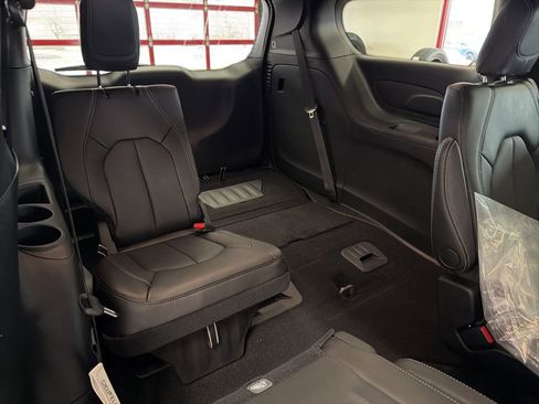 New 2026 Chrysler Pacifica Select w/ S Appearance Package image 27