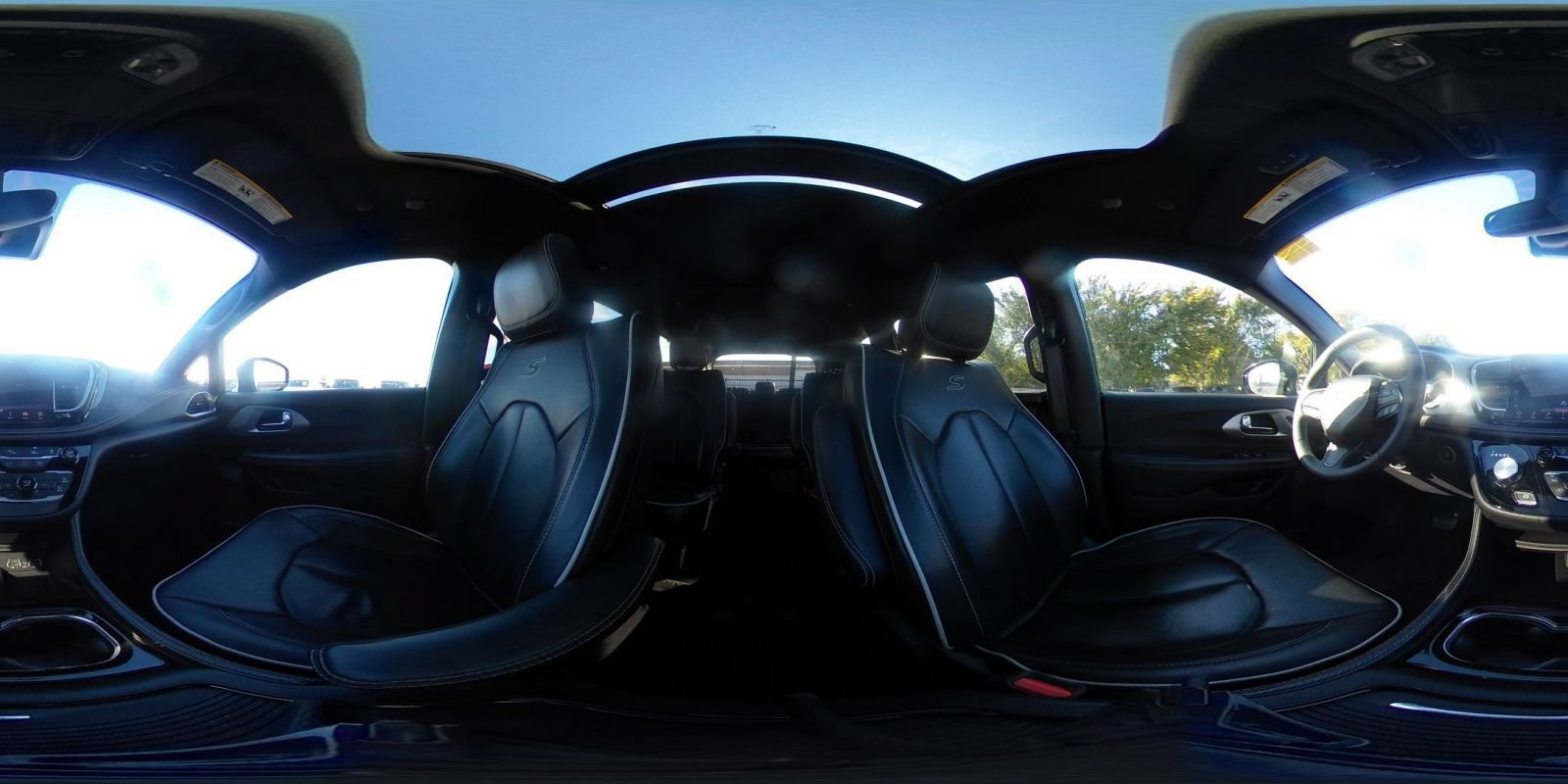 Used 2025 Chrysler Pacifica Limited FWD image 46